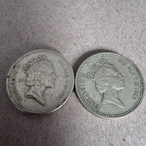 Vintage British One Pound Coins Lot 1985 Welsh Leek 1987 English Oak Tree UK